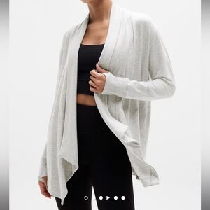 Athleta Pranayama Wrap in gray